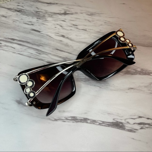 Bluenotes Sunglasses – Black – Thick Frame, UV 400 Protection - Picture 3 of 5